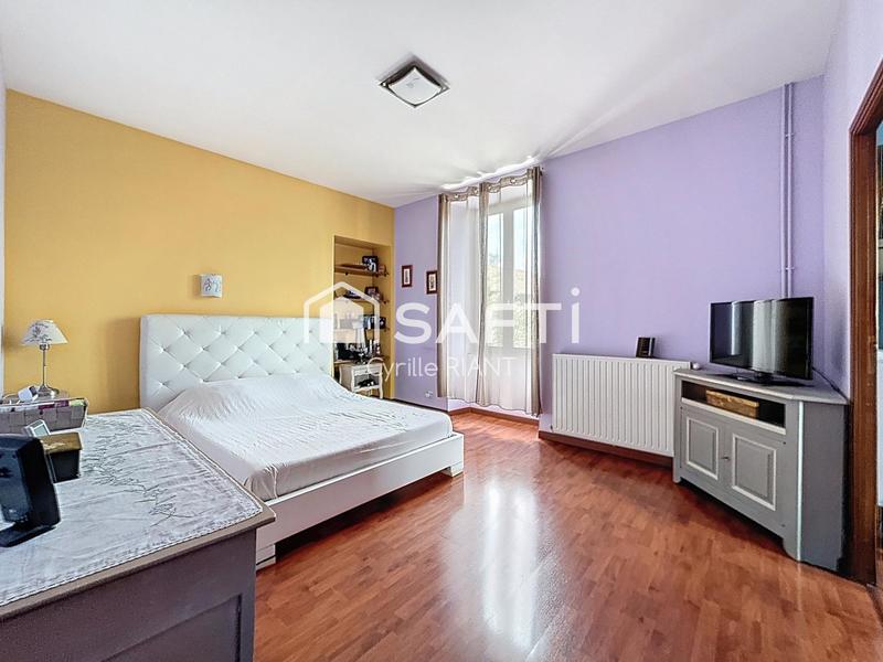 Maison - 221 m² - 8 pièces