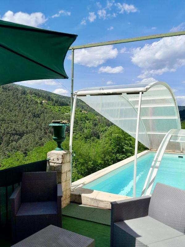 Maison - 137 m² - 7 pièces