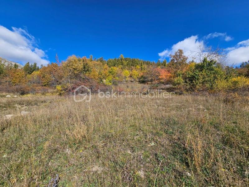 Terrain constructible - 821 m²