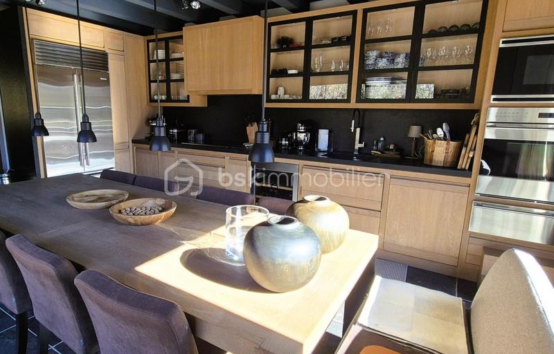 Châlet - 350 m² - 9 pièces