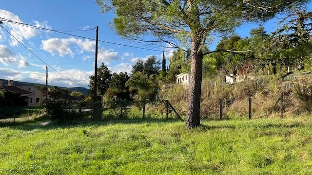Terrain constructible - 1 280 m²