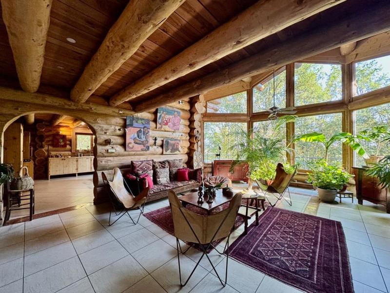 Propriété - 260 m² - 9 pièces