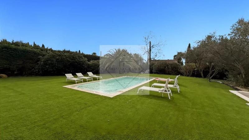 Villa - 220 m² - 5 pièces