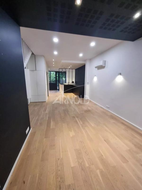 Bureau - 129 m² - 8 pièces