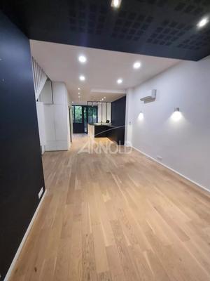 Bureau - 129 m² - 8 pièces