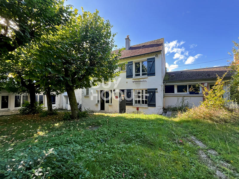 Maison - 1 119 m² - 40 pièces