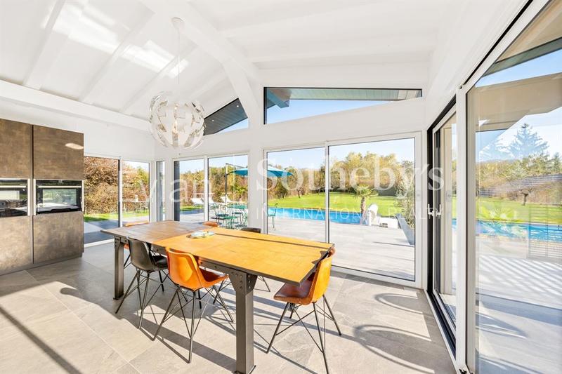 Maison - 269 m² - 7 pièces