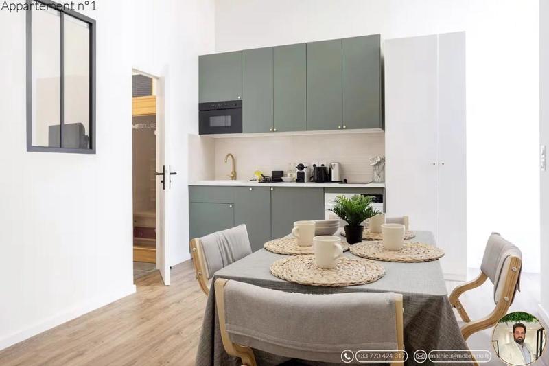 Studio - 100 m² - 9 pièces