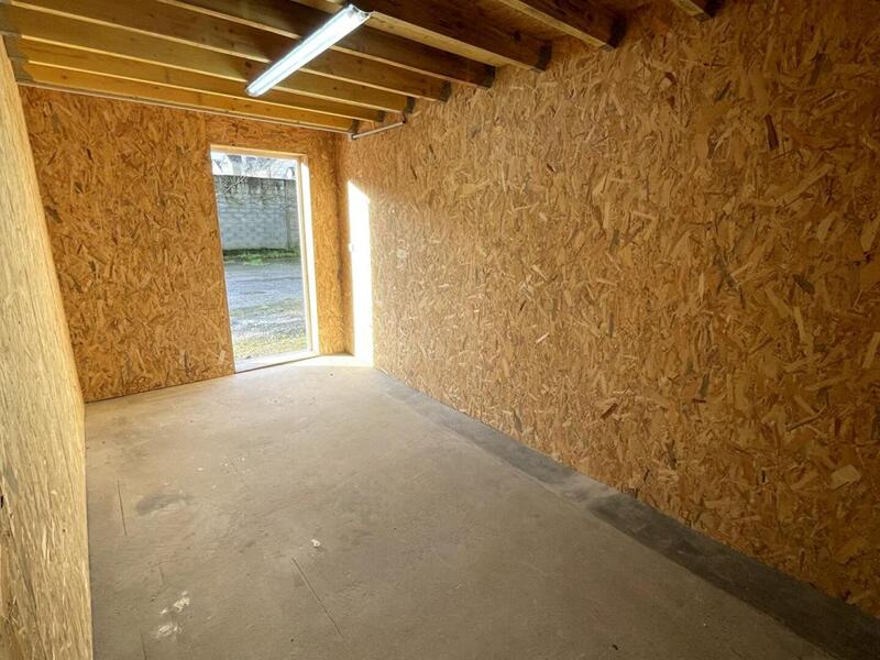 Entrepôt - 200 m² - 6 pièces