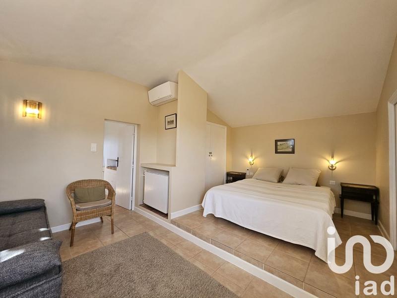 Maison - 323 m² - 12 pièces