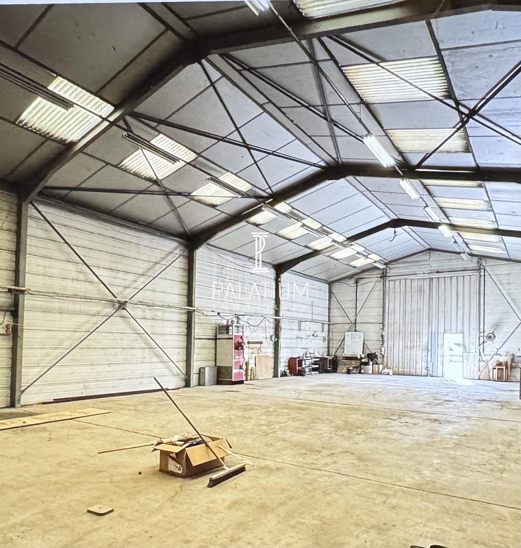 Entrepôt - 250 m²