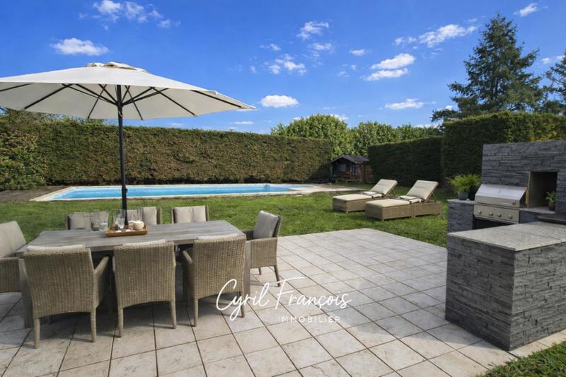 Maison - 210 m² - 8 pièces