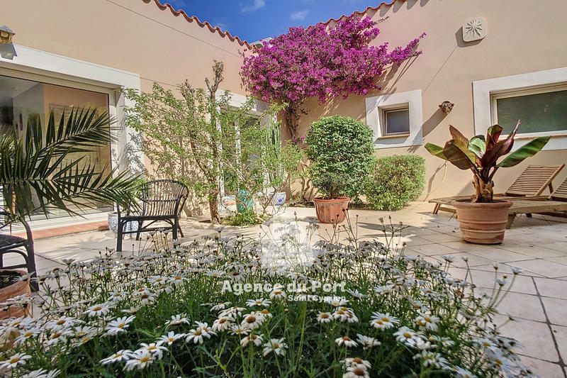 Villa - 221 m² - 9 pièces