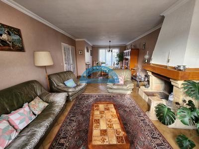 Maison - 200 m² - 8 pièces