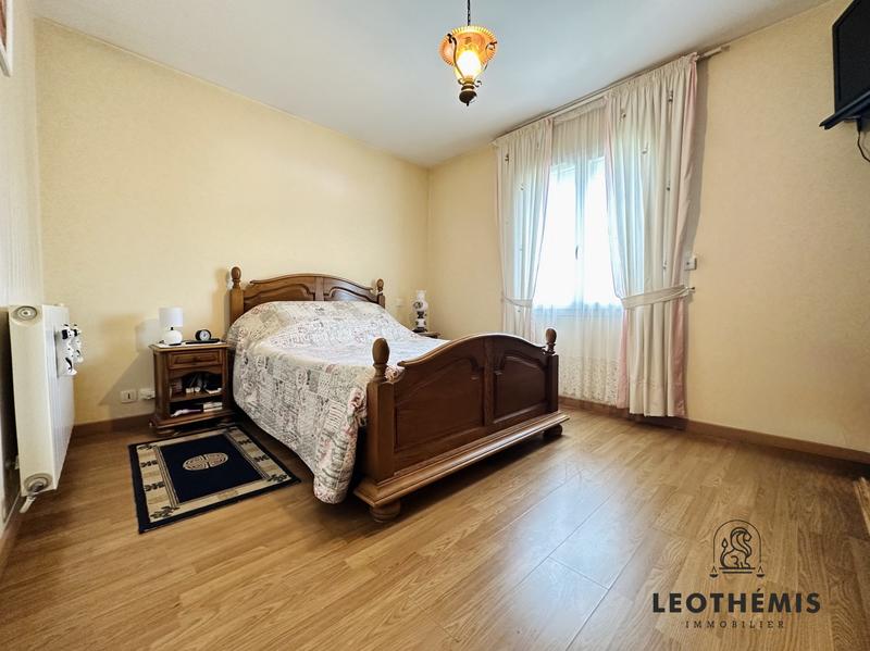 Maison traditionnelle - 185 m² - 9 pièces