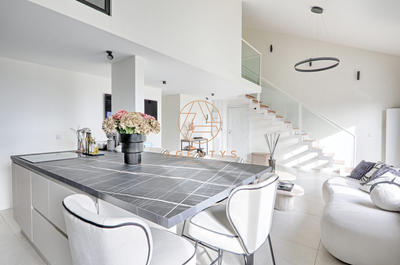 Appartement - 99 m² - 5 pièces