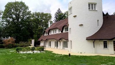 Propriété - 710 m² - 14 pièces