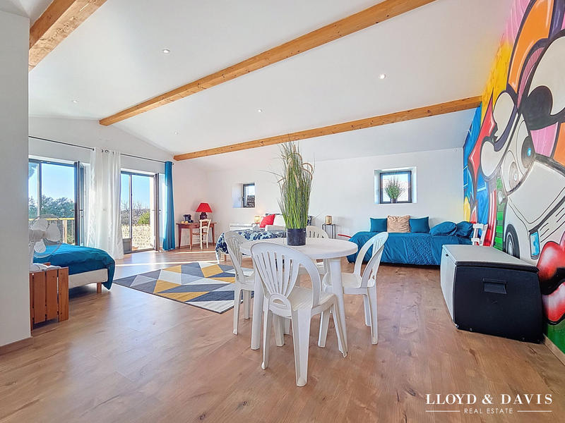 Villa - 280 m² - 9 pièces