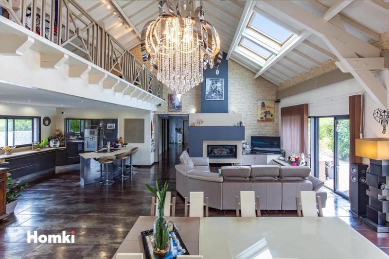 Maison - 237 m² - 5 pièces