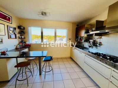 Pavillon - 215 m² - 6 pièces