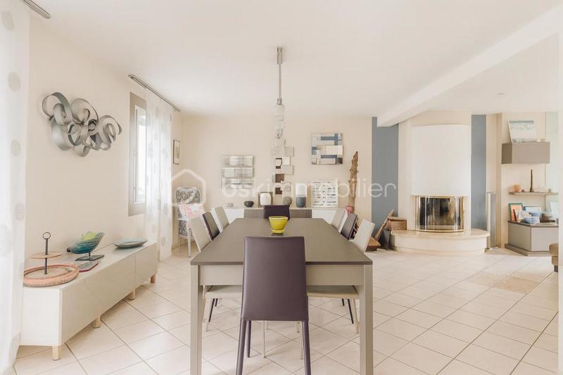 Maison - 201 m² - 7 pièces