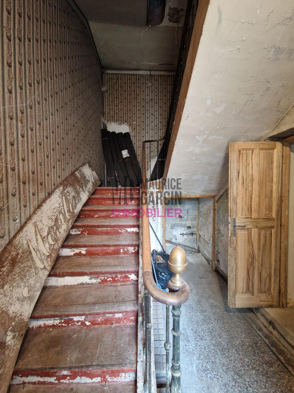 Maison - 454 m² - 9 pièces