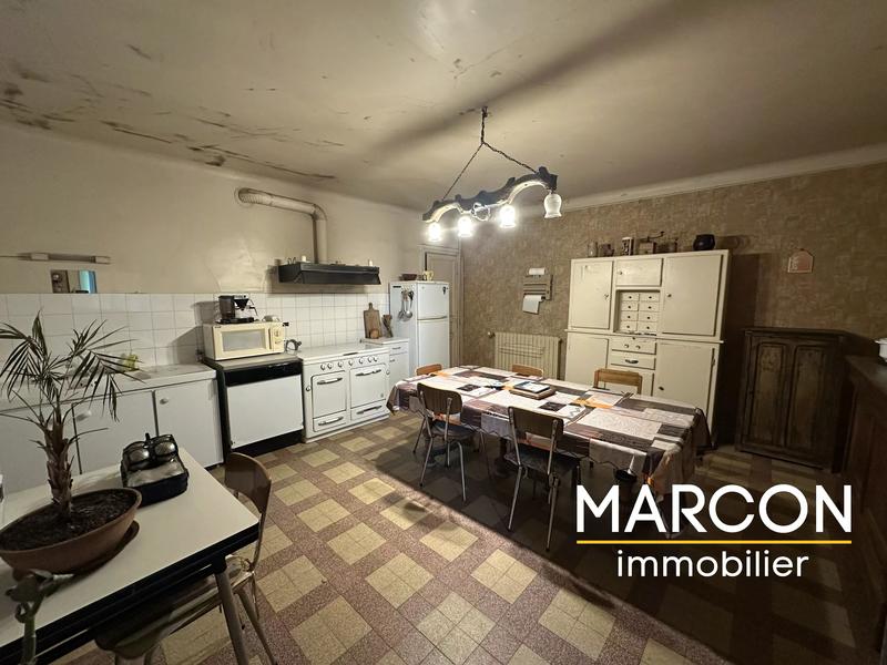 Maison - 302 m² - 15 pièces