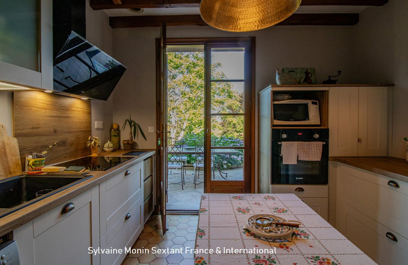 Maison - 220 m² - 7 pièces