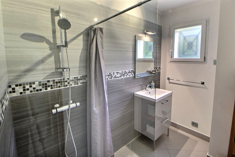 Maison - 231 m² - 7 pièces