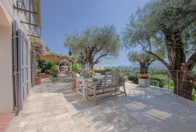 Maison - 292 m² - 7 pièces