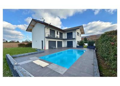 Maison - 245 m² - 6 pièces