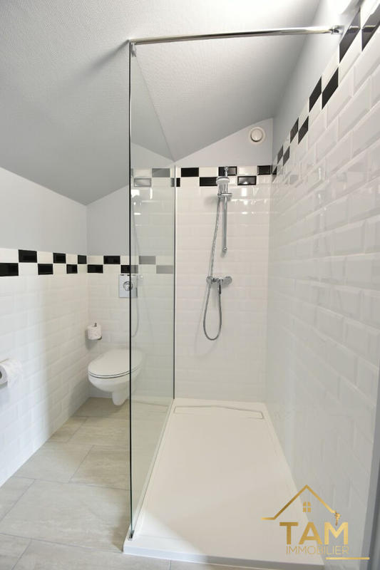 Maison - 228 m² - 8 pièces