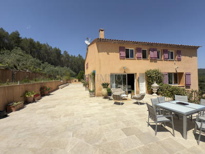 Villa - 242 m² - 6 pièces