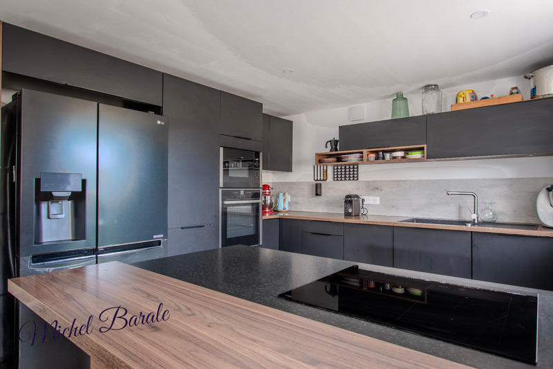 Maison - 200 m² - 7 pièces