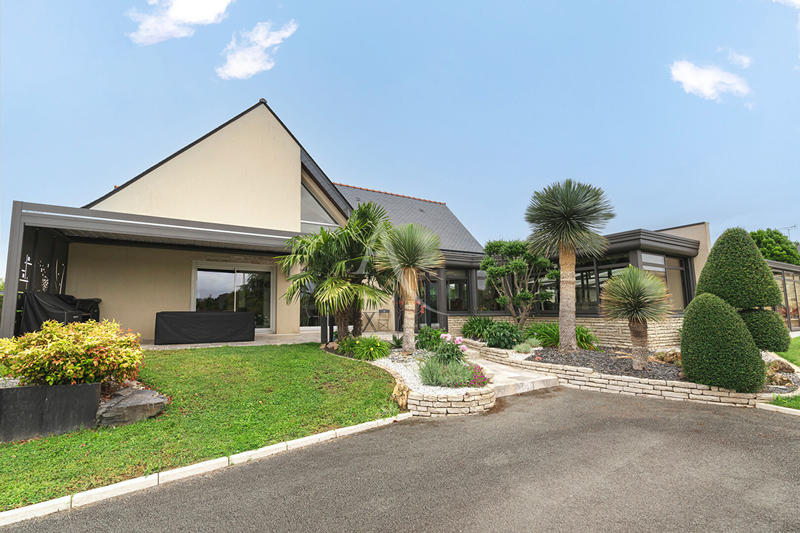 Maison - 255 m² - 8 pièces