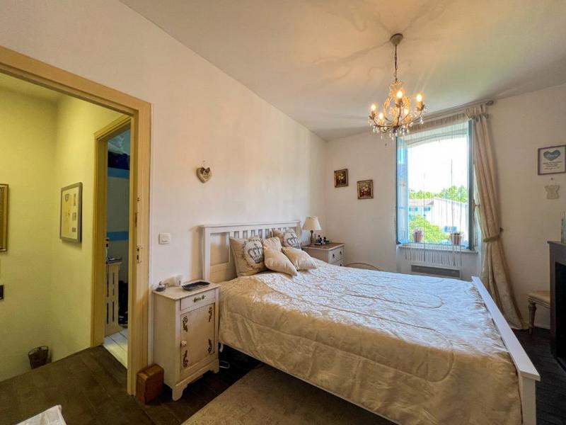 Propriété - 79 m² - 6 pièces