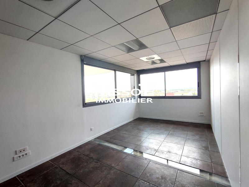 Bureau - 157 m² - 1 pièce