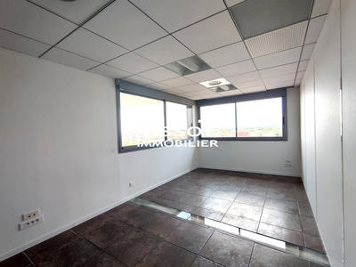 Bureau - 157 m² - 1 pièce