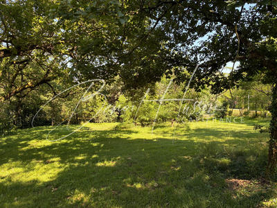 Terrain constructible - 1 700 m²