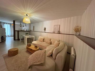 Maison - 80 m² - 4 pièces