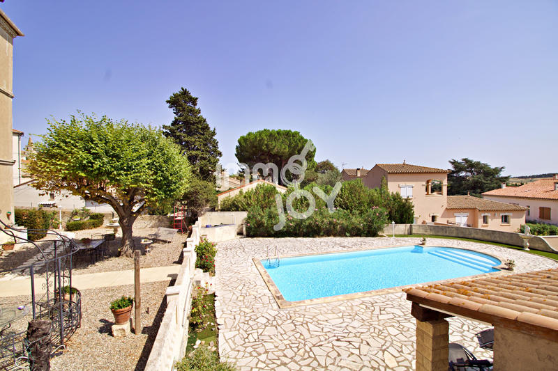 Maison - 201 m² - 6 pièces