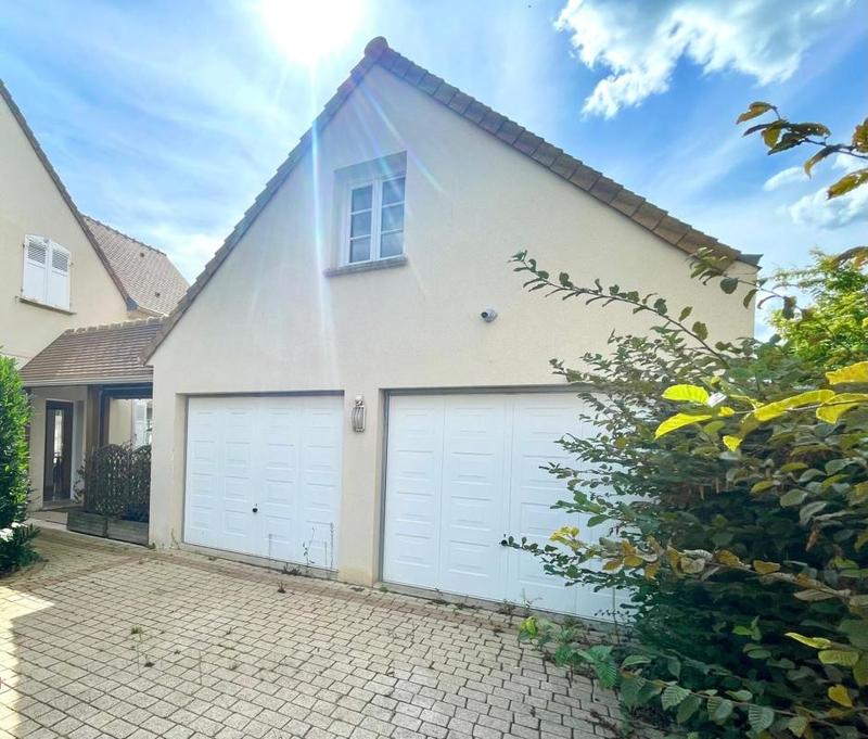 Maison - 280 m² - 9 pièces