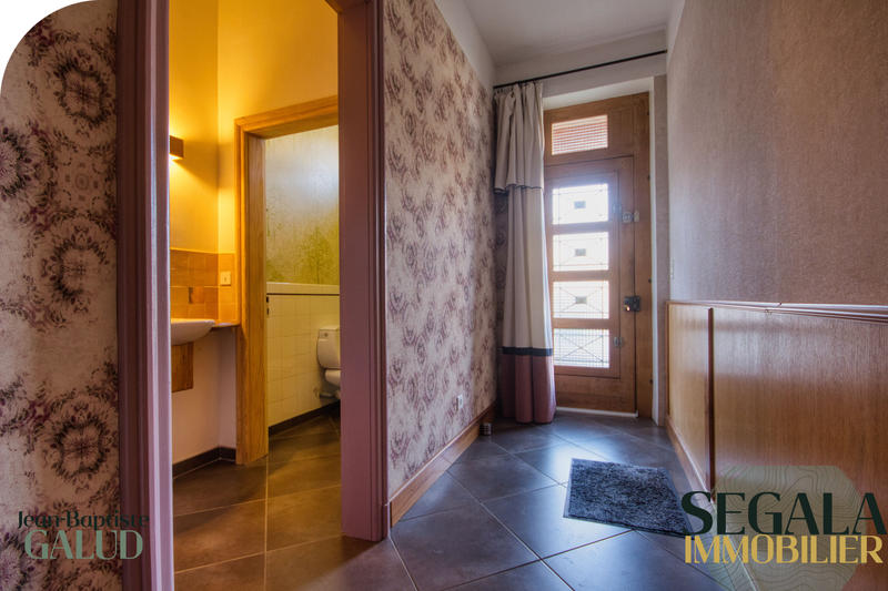 Maison - 210 m² - 6 pièces