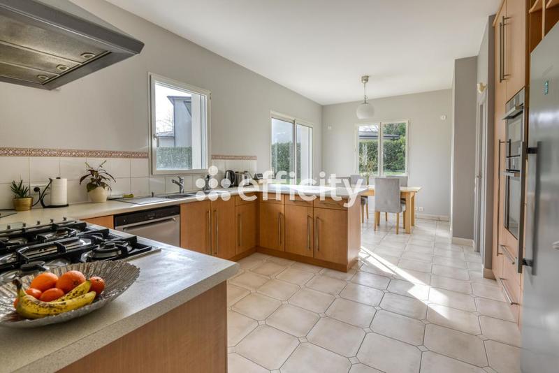 Maison - 255 m² - 9 pièces