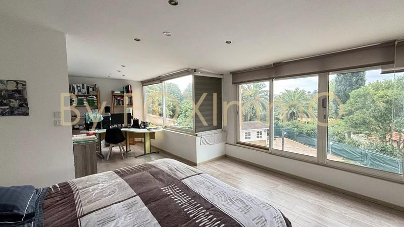 Maison - 230 m² - 6 pièces