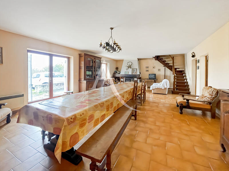 Maison - 216 m² - 12 pièces
