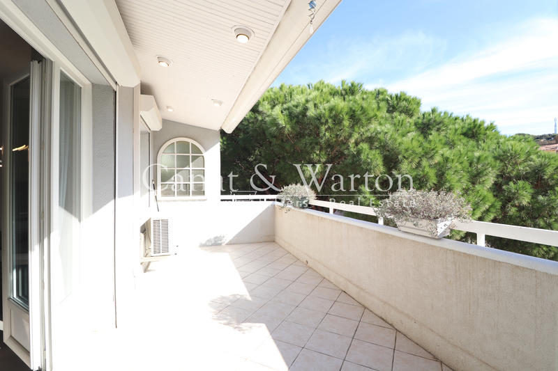 Appartement - 99 m² - 4 pièces