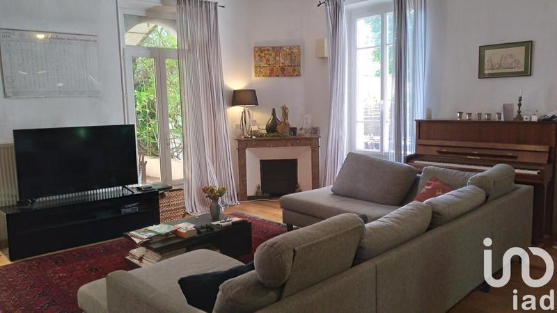 Maison - 180 m² - 9 pièces