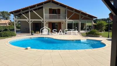 Maison - 238 m² - 6 pièces