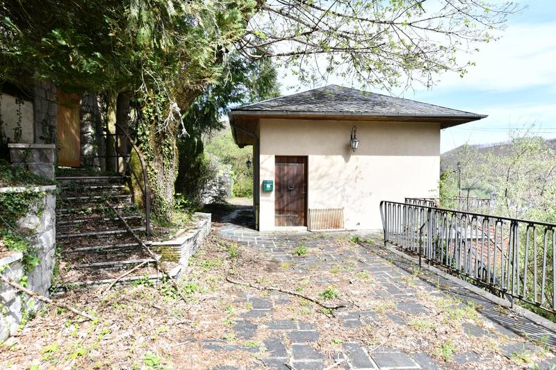 Maison - 484 m² - 9 pièces
